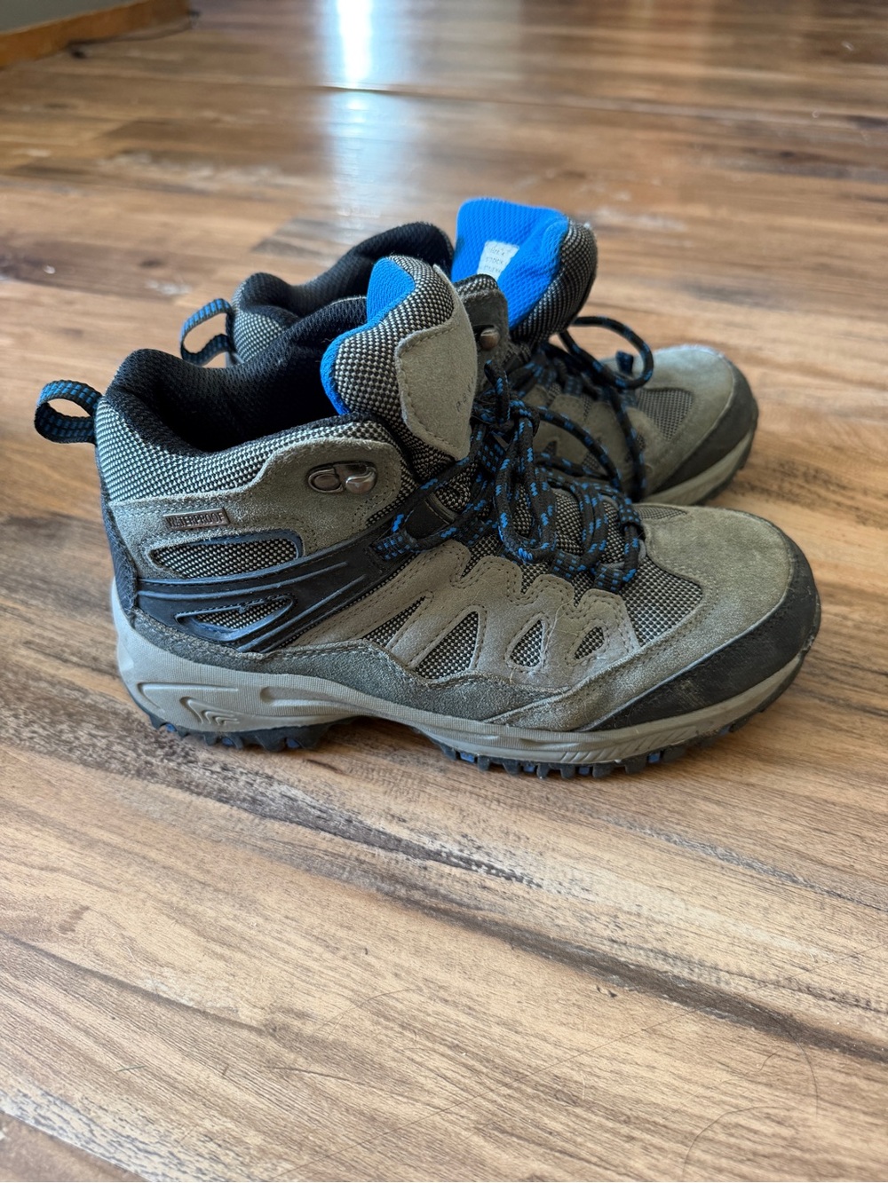 Kids gray Hiking Boots with Blue Accents size 4